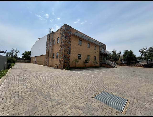 1,600M² WAREHOUSE TO LET IN SPARTAN